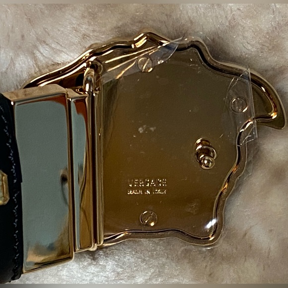 Versace - Picture 2 of 7